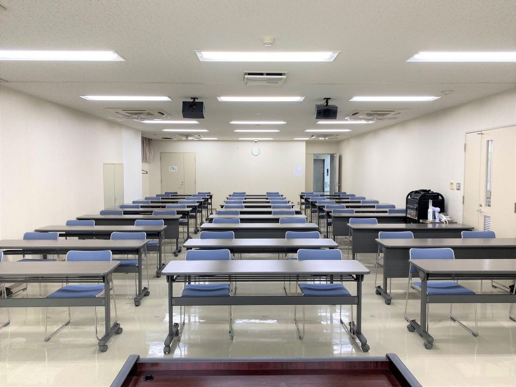 横浜法人会　4階　小中研修室　正面