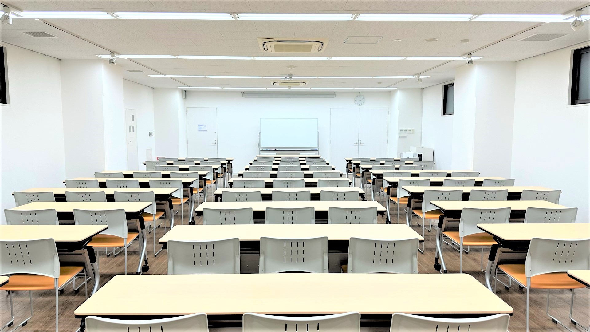 スタッフ不在の「無人貸し会議室」とは?